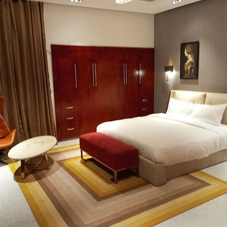 Sujimoto Residences Macdonald Lagos Bagian luar foto