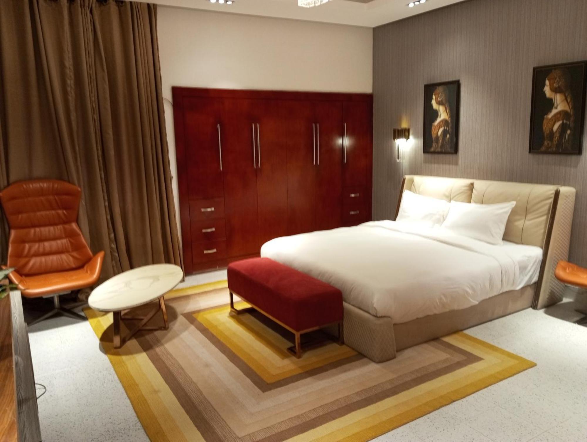 Sujimoto Residences Macdonald Lagos Bagian luar foto