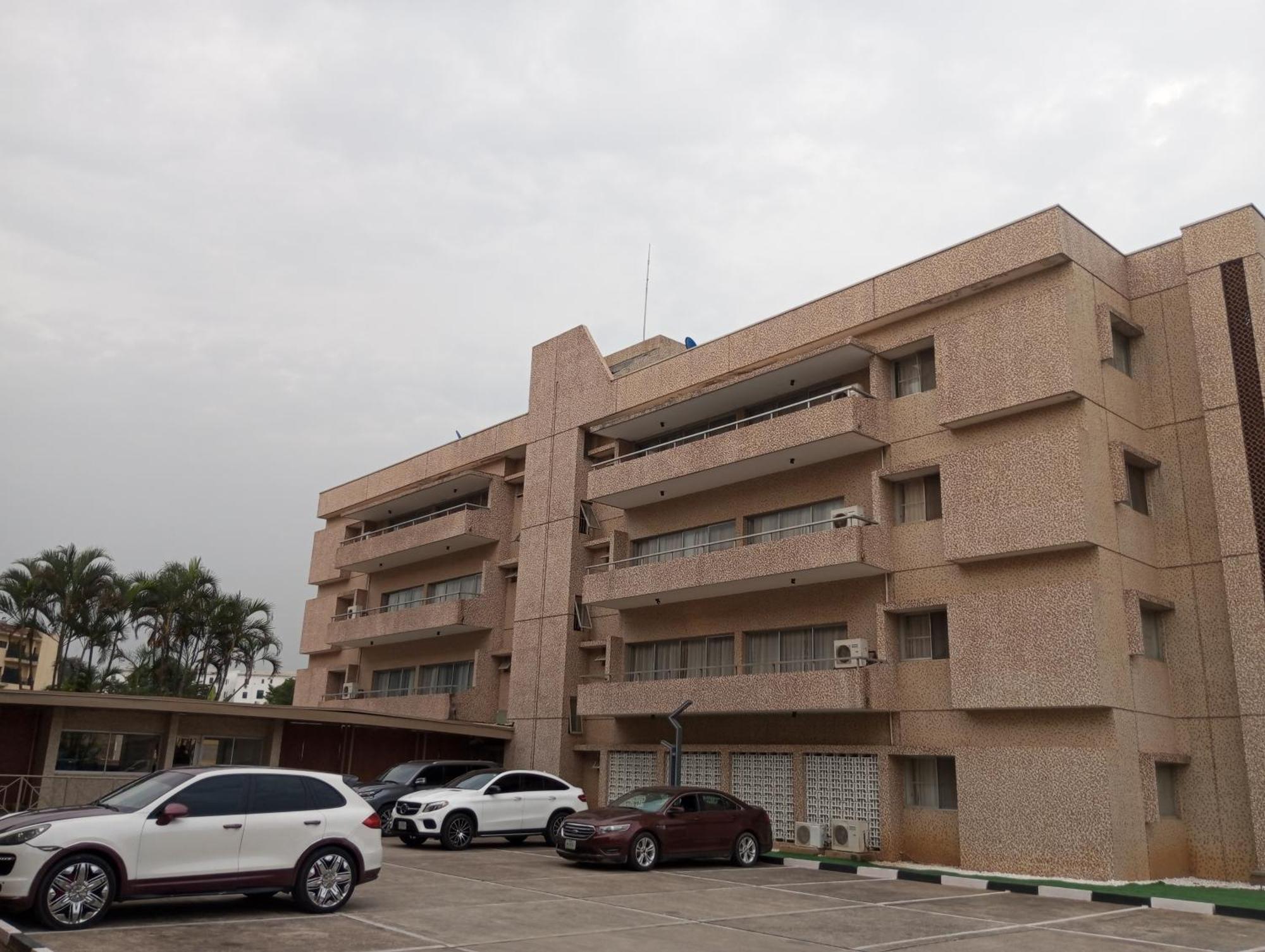 Sujimoto Residences Macdonald Lagos Bagian luar foto