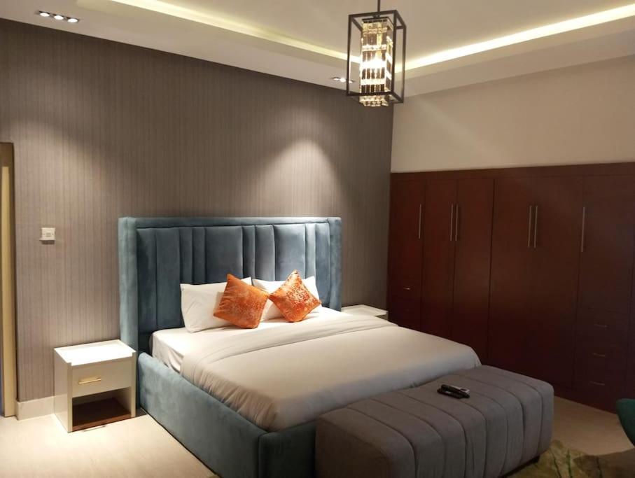 Sujimoto Residences Macdonald Lagos Bagian luar foto