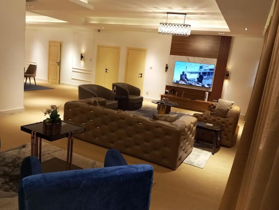 Sujimoto Residences Macdonald Lagos Bagian luar foto