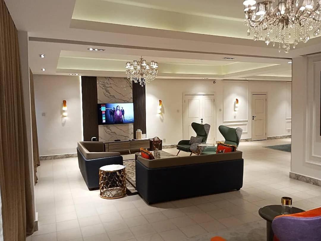 Sujimoto Residences Macdonald Lagos Bagian luar foto